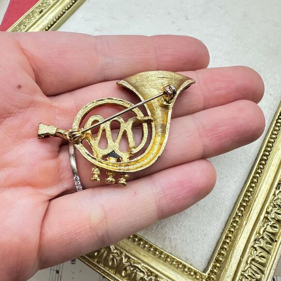 Vintage Christmas Brooch Christmas Horn Pin Enamel French Horn Brooch - Picture 6 of 6